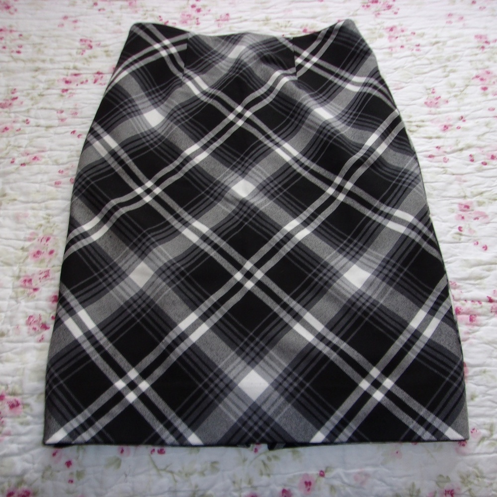 White House/Black Market Skirt